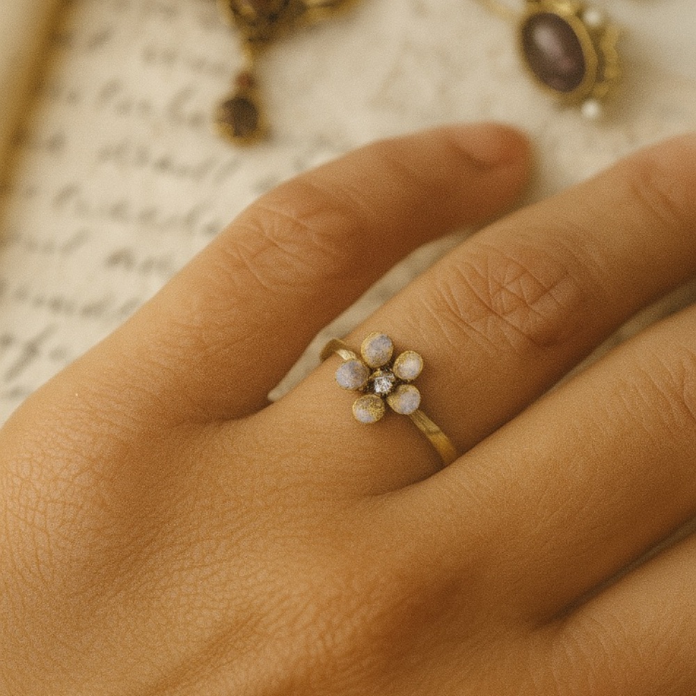 Antique Victorian Forget-Me-Not Enamel Ring, 10K Gold, Mine Cut Diamond, c.1880s - Picture 9 of 10